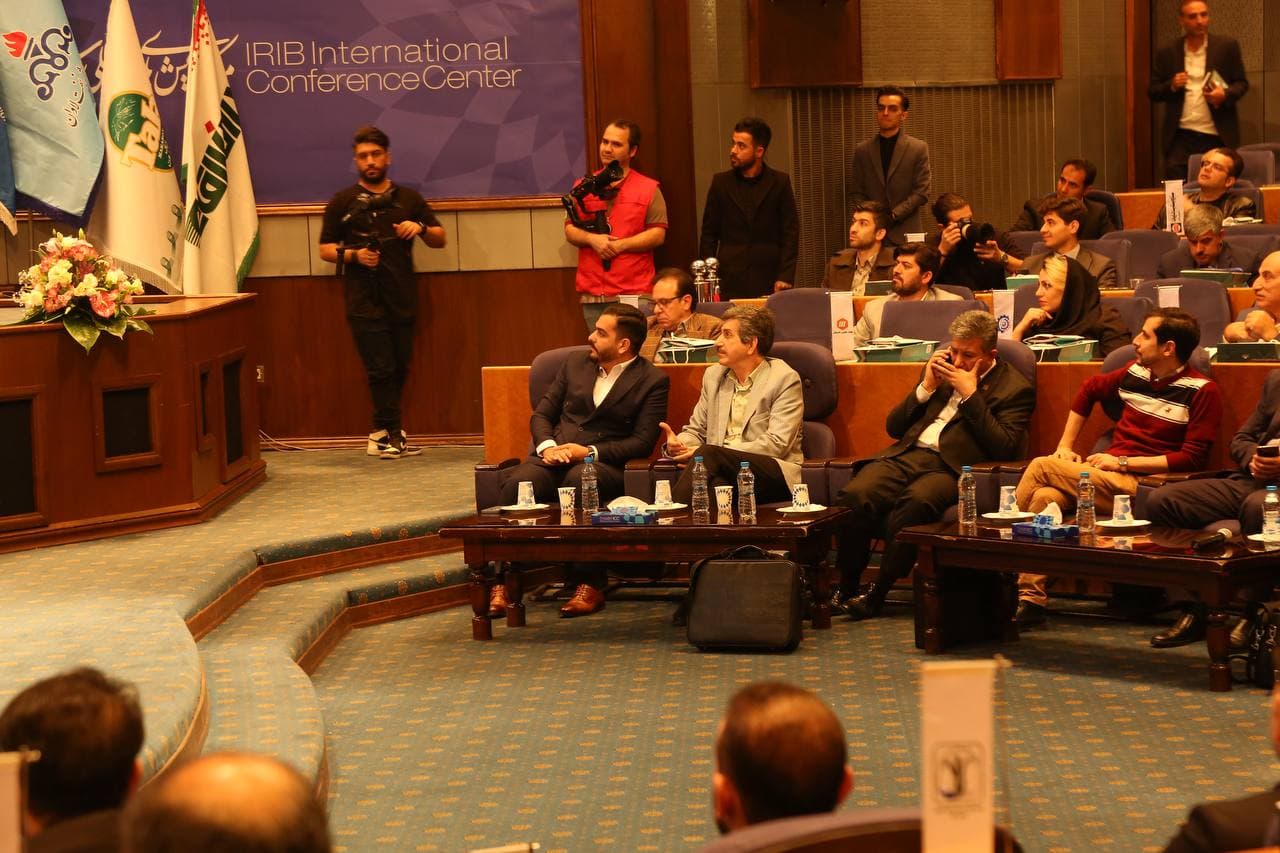 ۲. پیشرو در نوآوری و شکوفایی ظرفیتها
